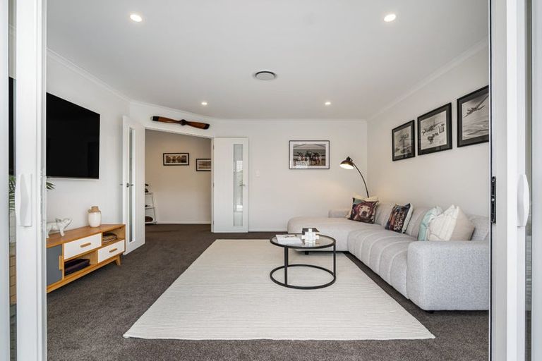 Photo of property in 3 Madden Avenue, Kumeu, 0810