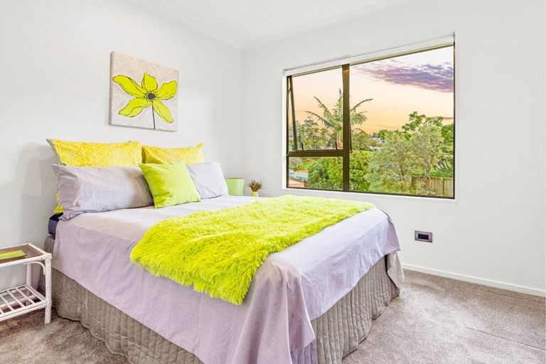 Photo of property in 21 Breenagh Place, Massey, Auckland, 0614