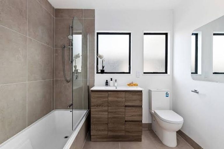 Photo of property in 94a Beach Haven Road, Beach Haven, Auckland, 0626