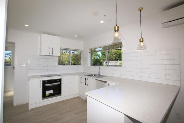 Photo of property in 3/5 Tobruk Crescent, Milford, Auckland, 0620