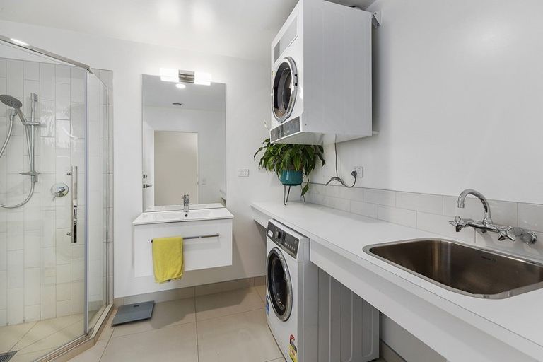 Photo of property in 7/104 Maupuia Road, Maupuia, Wellington, 6022