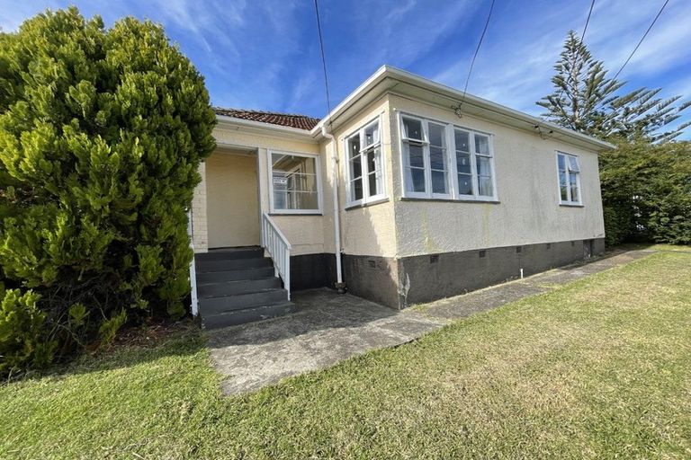 Photo of property in 34 Titirangi Road, New Lynn, Auckland, 0600