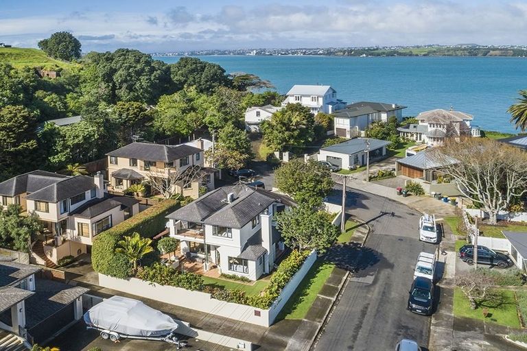 Photo of property in 33 Jubilee Avenue, Devonport, Auckland, 0624