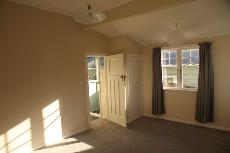 Photo of property in 6 Waikato Street, Island Bay, Wellington, 6023