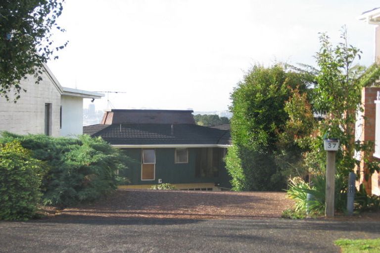 Photo of property in 37 Chatswood Grove, Chatswood, Auckland, 0626