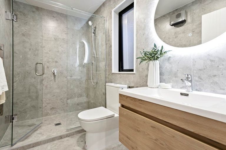 Photo of property in 1c Valron Road, Te Atatu South, Auckland, 0602