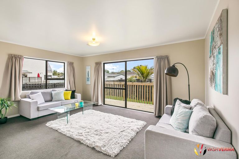 Photo of property in 1/33 Seaward Place, Wattle Downs, Auckland, 2103