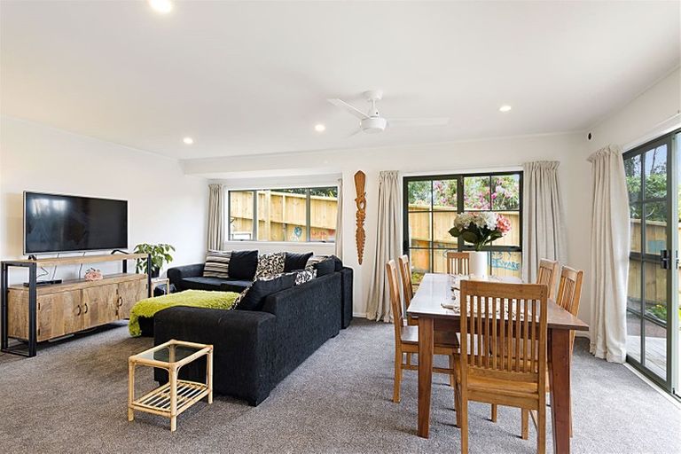 Photo of property in 10/485 Don Buck Road, Massey, Auckland, 0614