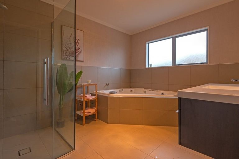 Photo of property in 22 Tennyson Avenue, Kelvin Grove, Palmerston North, 4414