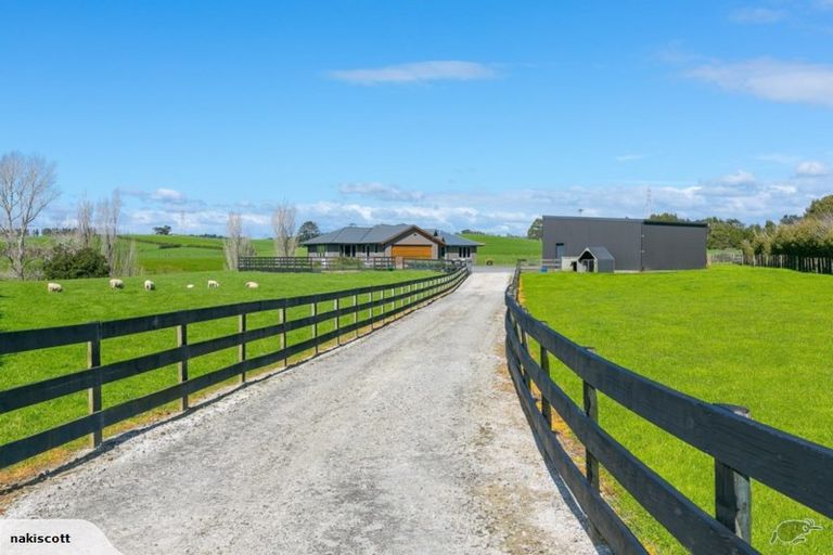 Photo of property in 563 Richmond Road, Lepperton, New Plymouth, 4373