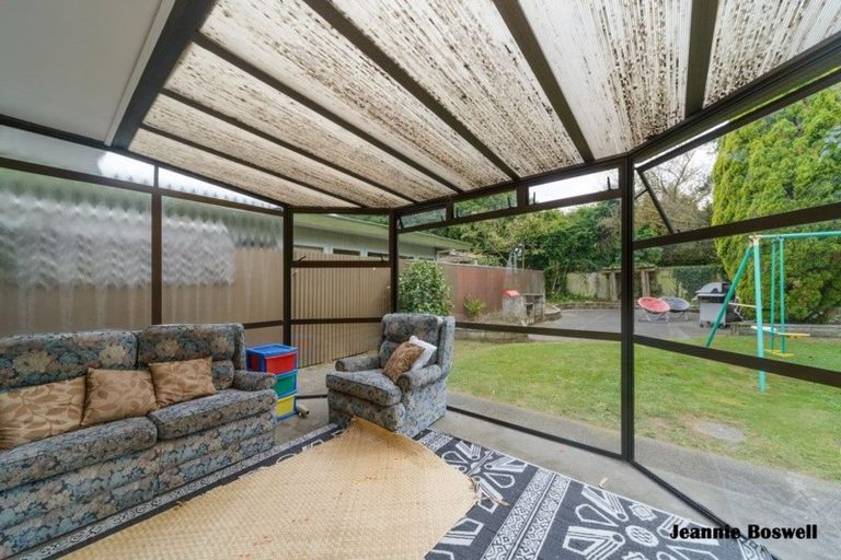 Photo of property in 14 Wikiriwhi Crescent, Awapuni, Palmerston North, 4412