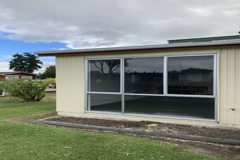 Photo of property in 3 Westmere Place, Takaro, Palmerston North, 4412