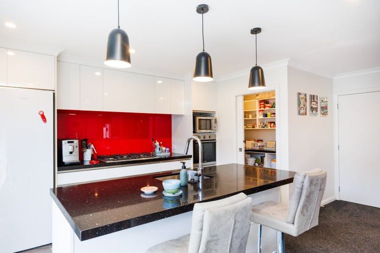 Photo of property in 83 Johnstone Drive, Fitzherbert, Palmerston North, 4410