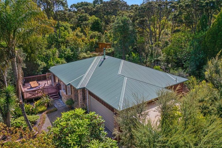 Photo of property in 6 Chenery Road, Red Beach, 0932