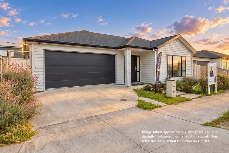 Photo of property in 15 Ropere Street, Kumeu, 0810