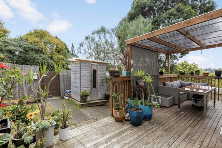 Photo of property in 82 Reynella Drive, Massey, Auckland, 0614