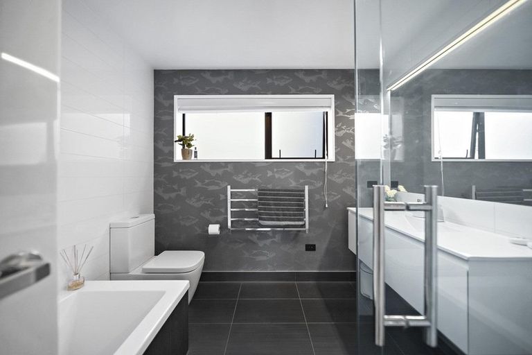 Photo of property in 9 Mckellar Drive, Jacks Point, Queenstown, 9371