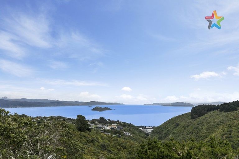 Photo of property in 52 Titiro Moana Road, Korokoro, Lower Hutt, 5012