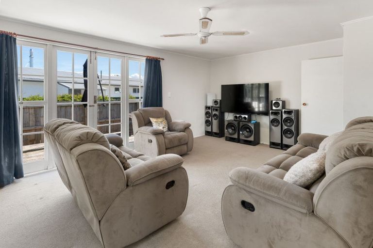 Photo of property in 32 Philip Street, Carterton, 5713