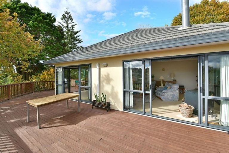 Photo of property in 32 D'oyly Drive, Stanmore Bay, Whangaparaoa, 0932