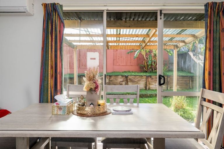 Photo of property in 1/322 West Coast Road, Glen Eden, Auckland, 0602