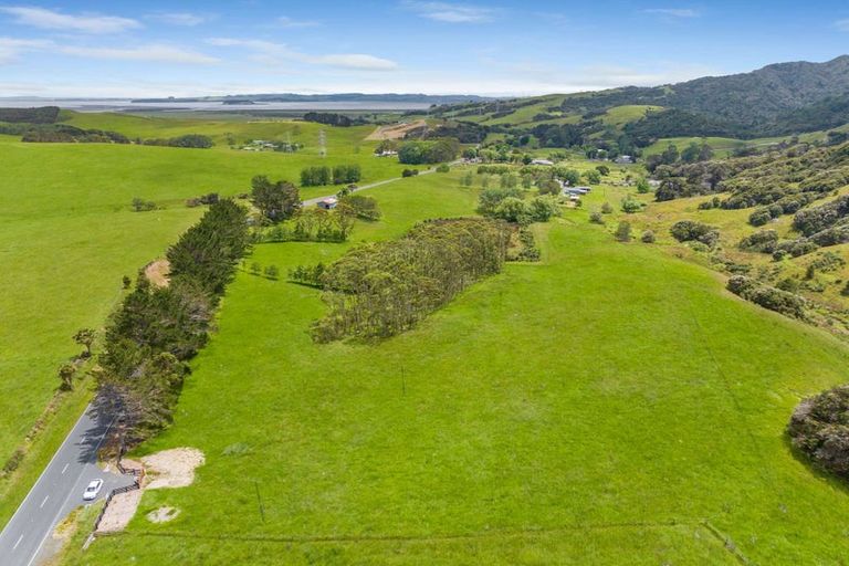 Photo of property in 3060 Kaipara Coast Highway, Glorit, 0984