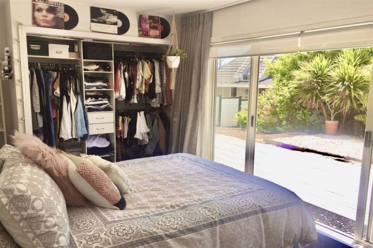 Photo of property in 16 Pacific Parade, Army Bay, Whangaparaoa, 0930