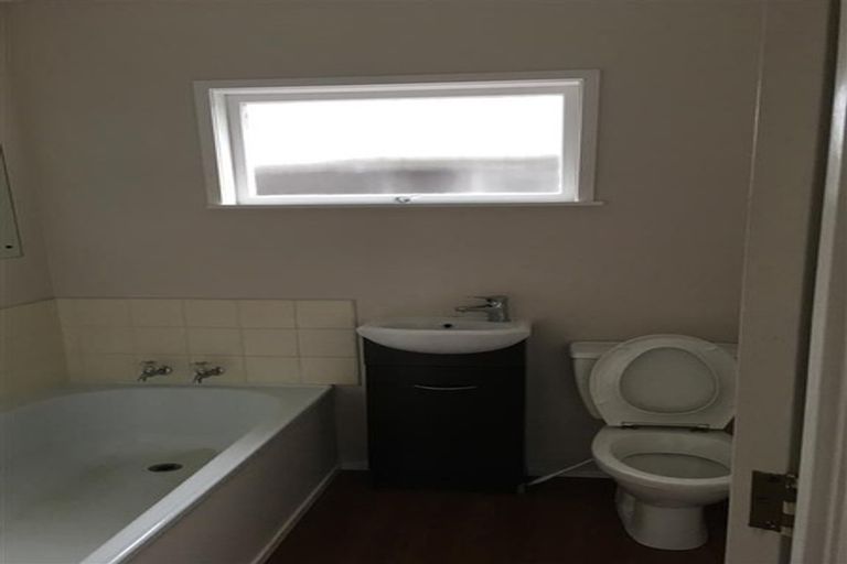 Photo of property in 1/33 Awaruku Road, Torbay, Auckland, 0630