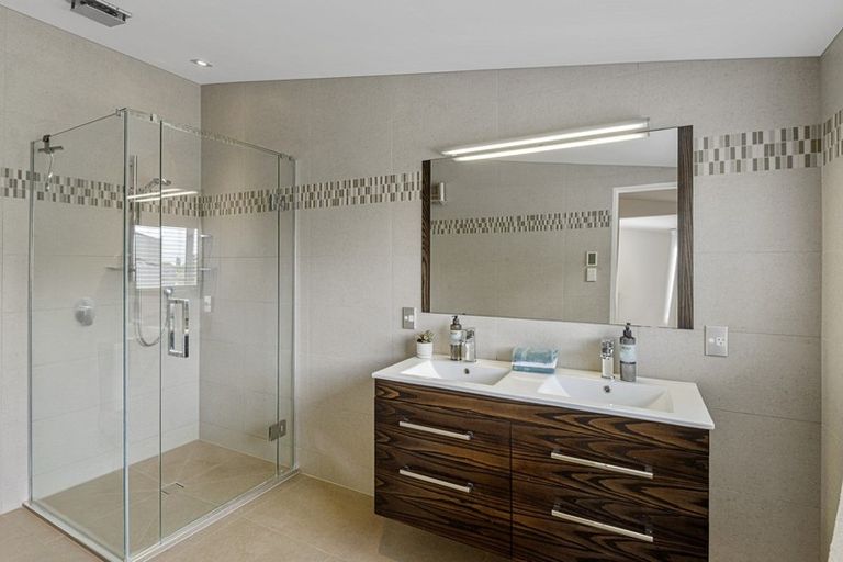 Photo of property in 15 Fineran Lane, Cashmere, Christchurch, 8022