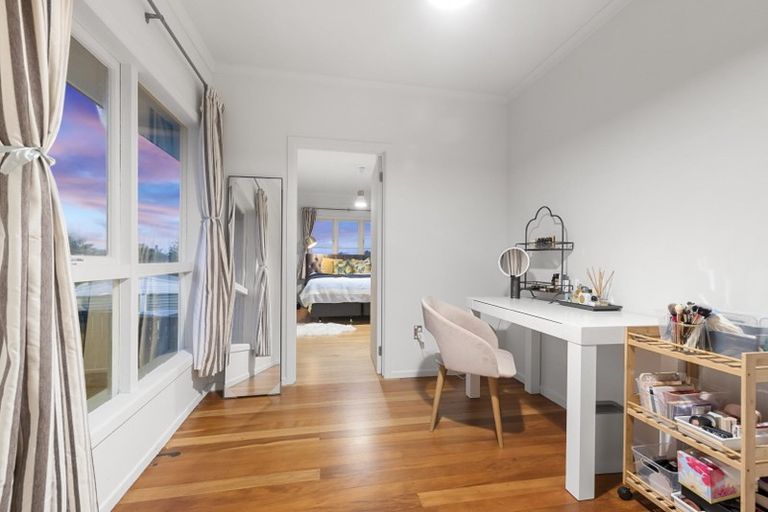 Photo of property in 77 West Harbour Drive, West Harbour, Auckland, 0618