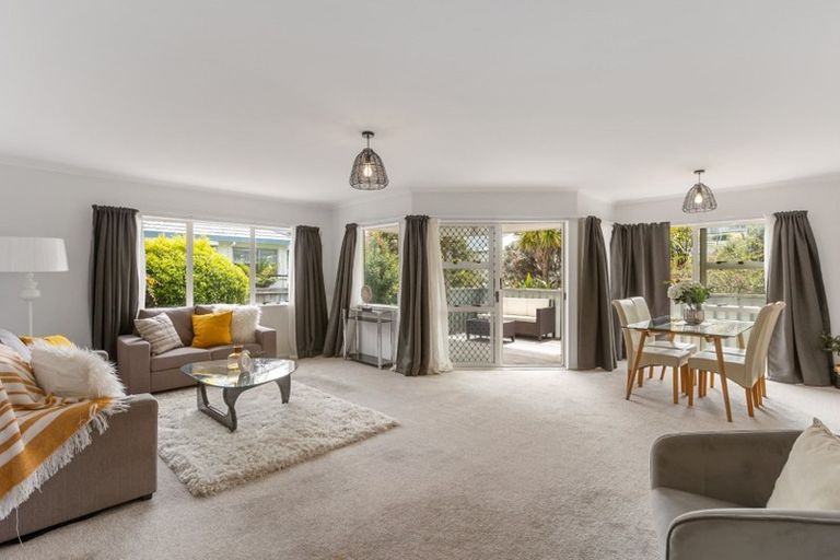 Photo of property in 8a Langton Road, Stanmore Bay, Whangaparaoa, 0932