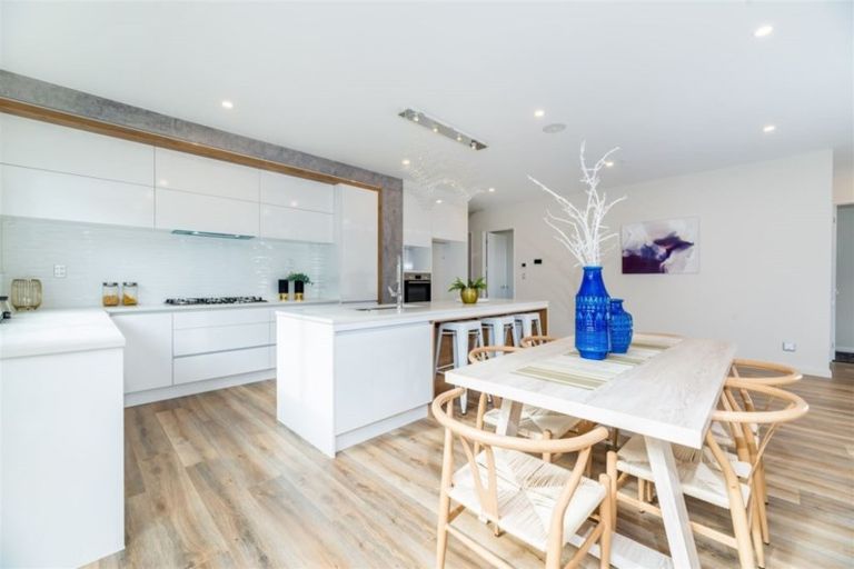 Photo of property in 11 Reserva Crescent, Kumeu, 0810