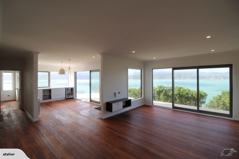 Photo of property in 26 Tai Paku Paku Road, Karaka Bays, Wellington, 6022