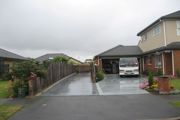 Photo of property in 20 Sutton Place, Dallington, Christchurch, 8061