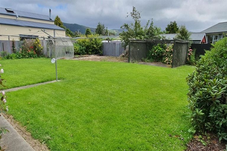 Photo of property in 3 Balmoral Street, Waimate, 7924