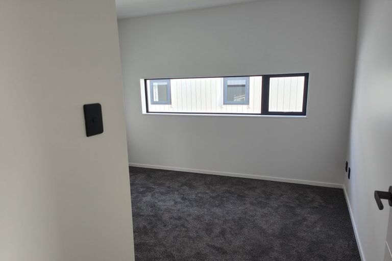 Photo of property in 2a Embling Place, Eastern Beach, Auckland, 2012