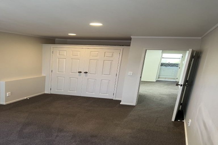 Photo of property in 15 Waiwera Place, Waiwera, Orewa, 0994