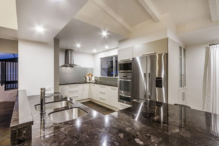 Photo of property in 25 Sylvan Park Avenue, Milford, Auckland, 0620