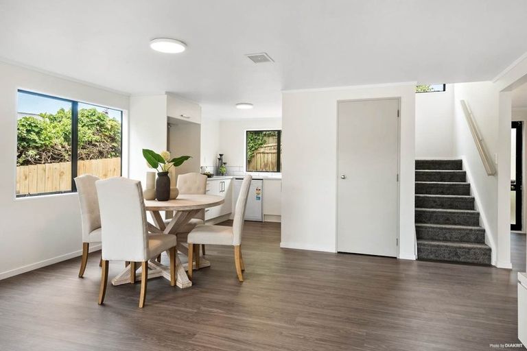 Photo of property in 2/523 Glenfield Road, Glenfield, Auckland, 0629