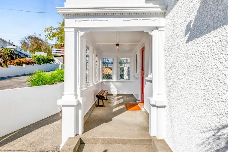 Photo of property in 6 Ridge Lane, New Plymouth, 4310