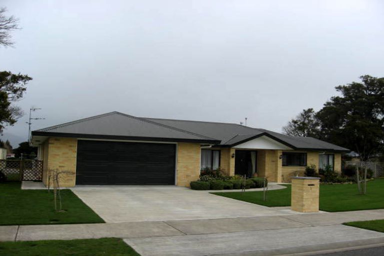 Photo of property in 1 Daffodil Grove, Carterton, 5713