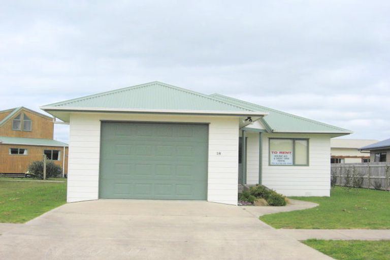 Photo of property in 18 Pipi Dune, Whitianga, 3510