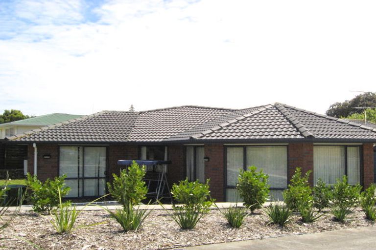 Photo of property in 12 Hocken Place, Mangere Bridge, Auckland, 2022