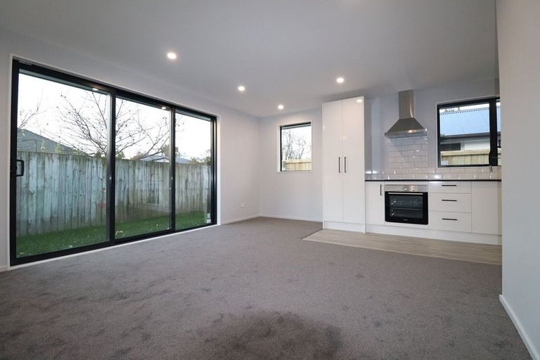 Photo of property in 4/30a Northcote Road, Northcote, Christchurch, 8052