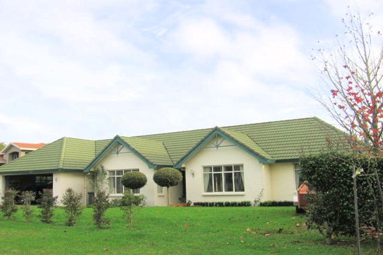 Photo of property in 73 Waipuia Place, Greenhithe, Auckland, 0632