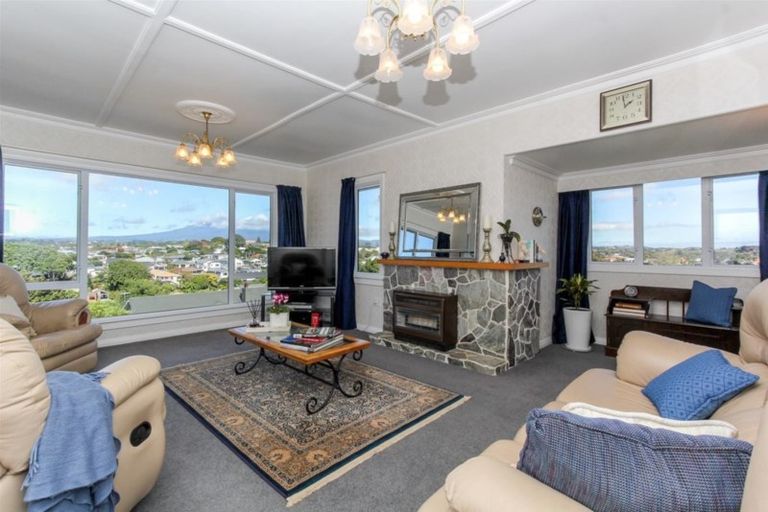 Photo of property in 114 Belt Road, New Plymouth, 4310