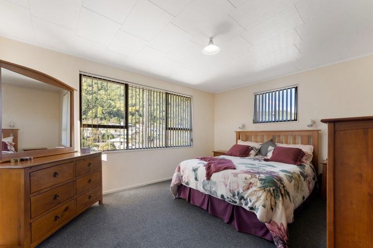 Photo of property in 111 Waikawa Road, Picton, 7220