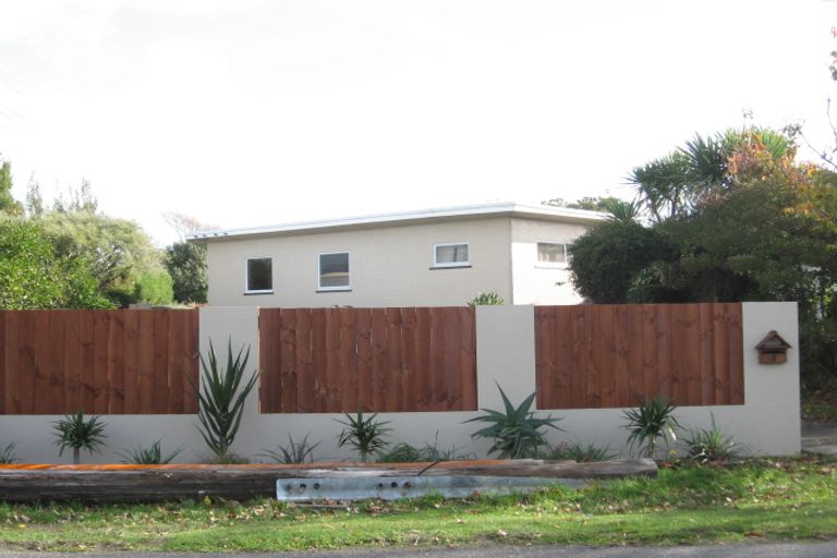 Photo of property in 5 Moa Road, Raumati Beach, Paraparaumu, 5032