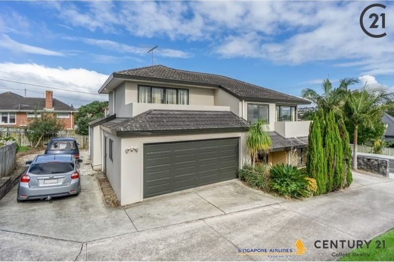 Photo of property in 2/49 College Road, Northcote, Auckland, 0627