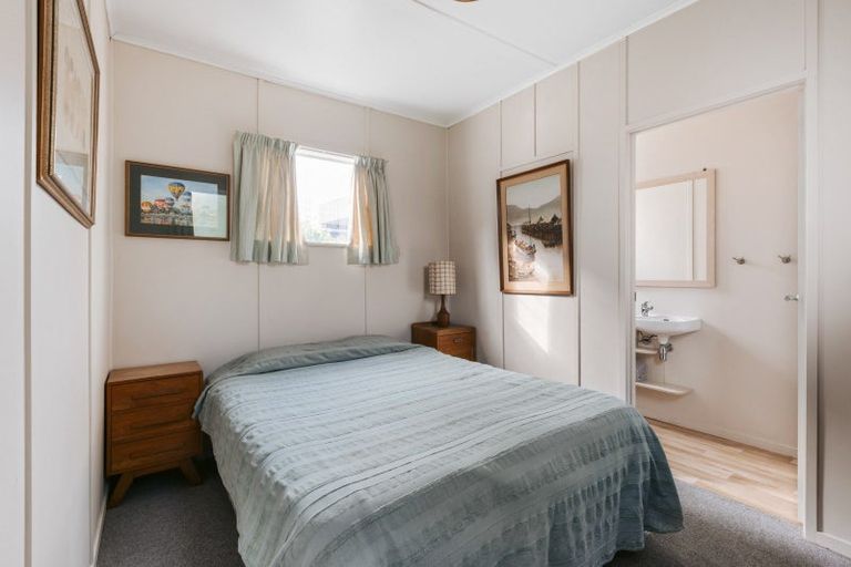 Photo of property in 69 Marine Parade, Mount Maunganui, 3116